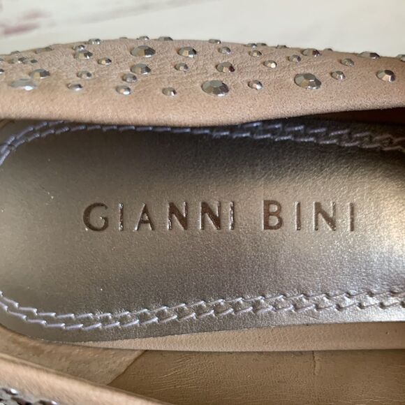 Gianni Bini Nude Peep Toe Heels With Silver Embellishments Size 7.5 - Picture 3 of 8